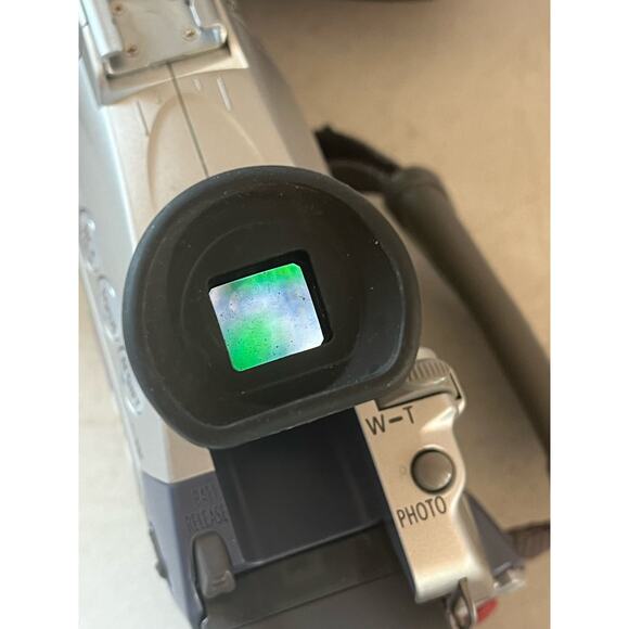 CANON ZR 40 Camcorder Japan Made Mini (Doesn’t show) - Picture 6 of 8